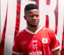 El jugador Yhorman Hurtado de América no pudo jugar en el último duelo de los Diablos Rojos en la Liga, por la demanda presentada por Internacional de Bogotá. FOTO TOMADA X@AmericadeCali