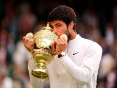 El español Carlos Alcaraz se coronó campeón de Wimbledon en una final épica ante Novak Djokovic. FOTO GETTY 