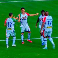 El juego disputado en el Palogrande de Manizales contó con una buena presencia de público que disfrutó con las jugadas y goles. FOTO PANTALLAZO