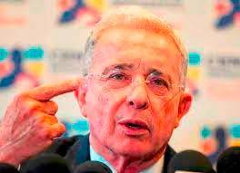 El presidente Álvaro Uribe estaría impulsando la propuesta modificatoria de la reforma pensional. FOTO: EL COLOMBIANO 