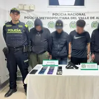 Cuatro personas capturadas por robar celulares en el barrio Laureles de Medellín. FOTO: POLICÍA MEVAL