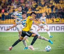 El duelo entre Barcelona de Ecuador y Boca Juniors de Argentina terminó 1-0 a favor del local, pero hay mucha polémica por las decisiones de la terna arbitral colombiana. FOTO TOMADA X @BarcelonaSC