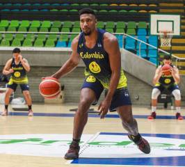 Andrés Ibargüen viene jugando en el básquet de Uruguay. Mide 2 metros de estatura y juega de pívot. Tiene 27 años. FOTO: MANUEL SALDARRIAGA
