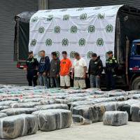 Los cinco capturados fueron puestos a órdenes de la Fiscalía para la respectiva audiencia de legalización de captura. FOTO. POLICÍA
