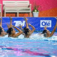 El equipo mixto de natación artística de Colombia lidera los acumulados de las rutinas libre y acrobática de los Juegos Suramericanos en Argentina. Este domingo se definen las medallas. FOTO CORTESÍA FCF 