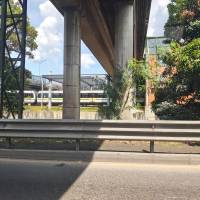 Los trenes debieron ser evacuados para seguridad de los pasajeros. FOTO: Claudia Arango.
