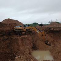 Una de las retroexcavadoras destruidas en la operación realizada en Puerto Triunfo. FOTO: Cortesía