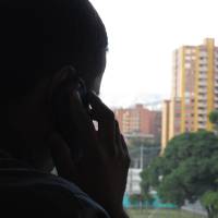 Las estafas con voces generadas por inteligencia artificial usan audios clonados de familiares para simular secuestros y extorsionar a las víctimas. FOTO Mauricio Palacio Betancur