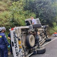 Así quedó la camioneta tras sufrir el incidente de tránsito cuando iba de camino a Cañasgordas. FOTO: Cortesía