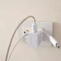 Después de dos años de estudio, la conclusión es que no hay mucha diferencia entre la carga rápida o lenta, el deterioro de la batería es muy similar. Foto EL COLOMBIANO. 