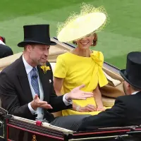 Kate Middleton regresó este miércoles a Royal Ascot junto al príncipe Guillermo en Berkshire. FOTO: Getty Images.