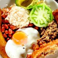 El precio de la bandeja paisa varía según el barrio, el restaurante, las porciones y los ingredientes utilizados. FOTO: EL COLOMBIANO