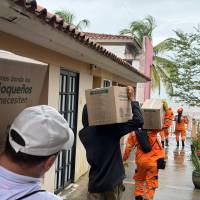 Entrega de ayudas en la zona del Urabá tras afectaciones por las intensas lluvias. FOTO: Cortesía