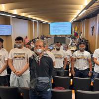 Los manifestantes llegaron a la sesion de la mañana de este lunes, en la que se estaba debatiendo la entrega de unos subsidios, para protestar por una denuncia originada por un supuesto insulto. FOTO: CORTESÍA