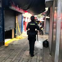Esta imagen corresponde al asesinato de Richard Leonel Silva Cáceres, un venezolano de 25 años, el pasado 25 de junio, dentro de un bar, siendo el cuarto caso de la racha en la carrera 52A con la calle 53, en el centro de Medellín. FOTO: LAURA ROSA JIMÉNEZ VALENCIA