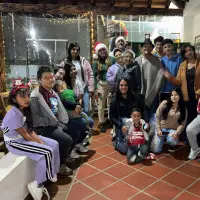 Algunos de los visitantes a la primera novena navideña en las fincas silleteras de Santa Elena, el pasado 10 de diciembre. FOTO Cortesía COSSE.