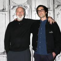 Nuevos hallazgos refuerzan la hipótesis de que el hijo de Rob Reiner es el principal sospechoso del crimen. Rob Reiner y Nick Reiner durante un evento. FOTO: Getty Images.