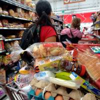 Comidas por fuera, mercado de reposición y salud están entre los gastos que más pesan en el presupuesto de los hogares. FOTO: EL COLOMBIANO