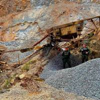 En el operativo fueron decomisadas dos máquinas retroexcavadoras, dos excavadoras y dos clasificadoras de material. FOTO: CORTESÍA EJÉRCITO