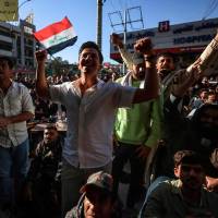 Miles de aficionados celebran la clasificación e Irak al Mundial, en el que su selección jugará en el Grupo I contra Francia, Senegal y Noruega. FOTO AFP