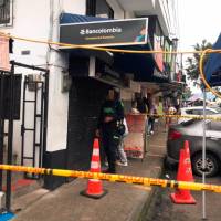 Las autoridades intervinieron en la zona para capturar a los presuntos implicados en el hurto a un corresponsal bancario. FOTO: LAURA ROSA JIMÉNEZ VALENCIA