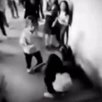 La pelea se produjo el viernes 2 de octubre al salir del colegio, en Copacabana. FOTO: IMAGEN TOMADA DE VIDEO