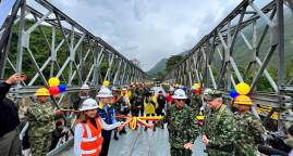 La reapertura se logró mediante la construcción de un puente militar. FOTO COLPRENSA