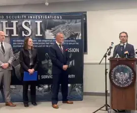 El alcalde Federico Gutiérrez (derecha) se dirigió a los integrantes de agencias de seguridad de EE. UU. para solicitar su apoyo. FOTO: TOMADA DE VIDEO