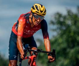 El colombiano Egan Bernal hace parte del equipo que tendrá Ineos en la Vuelta a España, que arranca el sábado 26 de agosto en Barcelona. FOTO TOMADA @INEOSGrenadiers