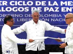 De izquierda a derecha: Gustavo Petro, presidente de Colombia; Miguel Díaz Canel, presidente de Cuba; y Eliécer Chamorro (“Antonio García”), comandante del ELN. FOTO afp