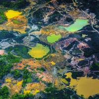 MinDefensa anunció investigaciones por la explotación al lado del batallón. FOTO Manuel Saldarriaga.