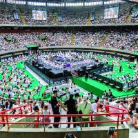 Descripción: Gran encuentro de meditación en El Centro de eventos La Macarena de 13.000 personas. Lugar: Medellín. Fecha de evento: 30/11/2025. Foto: Andrés Camilo Suárez Echeverry.