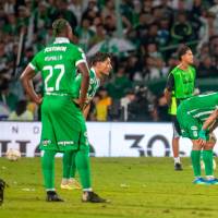 Edwin Cardona (derecha) señaló que el subtítulo ante Junior les servirá para llegar más fuertes al segundo semestre del año. Foto Juan Antonio Sánchez