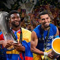 Jéfferson Lerma y Daniel Muñoz, campeones de la Conference League de Europa. FOTO GETTY
