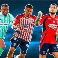 En la imagen aparecen Alfredo Morelos (Nacional), José Enamorado (Junior) y Francisco Fydriszewski (Medellín). FOTO EL COLOMBIANO