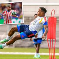 El atacante colombiano Jhon Arias es el heredero de la camiseta número diez del seleccionado colombiano. Julio Enciso figura con Paraguay. Foto: cortesía Selección Colombia 
