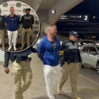 El ciudadano argentino fue capturado en el aeropuerto José María Córdova de Rionegro y quedó a disposición de la Fiscalía mientras se define su extradición. FOTO: X de DIJIN (@DIJINPolicia)