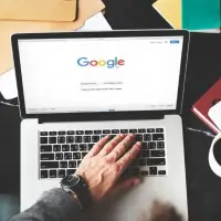 Los ataques de SEO poisoning engañan desde Google con sitios que parecen legítimos, pero roban datos o instalan malware. FOTO: Cortesía