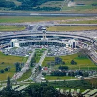 Según Migración Colombia, el aumento de pasajeros también está relacionado con el posicionamiento de Medellín como uno de los destinos turísticos más atractivos del país. FOTO: Juan Antonio Sánchez