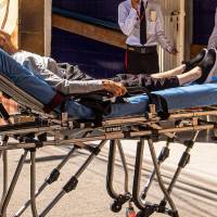 Una mujer de 64 años con múltiples fracturas se mantiene a la espera de una remisión en Medellín. FOTO: GETTY