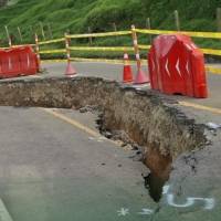 Así se encuentra la vía de acceso al municipio de Belmira. Las lluvias deterioraron la carretera, causando una grave falla geológica. FOTO: Cortesía Mi Antioquia