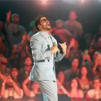 Bad Bunny durante su presentación en el Halftime Show del Super Bowl LX, espectáculo que hizo historia al obtener siete premios Emmy. FOTO: Getty. 