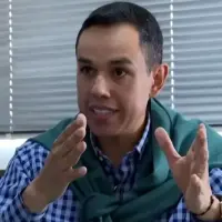 El periodista Diego Guauque fue testigo de un asalto en Bogotá. FOTO: Captura de pantalla Caracol Televisión 