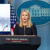 La secretaria de prensa de la Casa Blanca llamó “activistas judiciales” a los jueces estadounidenses que han bloqueado o suspendido algunas de las decisiones de Donald Trump. FOTO: Xinhua