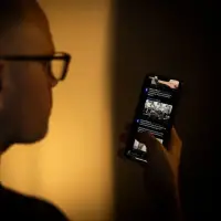 Ver videos cortos y entretenidos reduce la actividad en las regiones del cerebro responsables del autocontrol y la toma de decisiones, según un estudio de la Universidad de Zhejiang publicado en la revista NeuroImage. FOTO GETTY