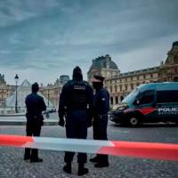 El robo del Museo Louvre fue uno de los escándalos policiales más comentados en 2025. Foto: Getty.