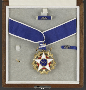 Así luce la prestigiosa Medalla Presidencial de la Libertad. FOTO: CONGRESO DE EE. UU.