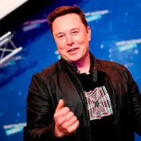 Los satélites Starlink, parte del proyecto espacial de Elon Musk, se queman al reingresar a la atmósfera, liberando metales que podrían alterar la química del ozono y el clima global. FOTO GETTY