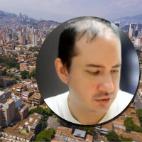Adelante, imagen de Juan David Cruz Larrarte, acusado de estafa inmobiliaria en masa. Atrás, panorámica del Valle de Aburrá. Fotos: EL COLOMBIANO y cortesía.