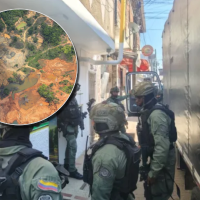 La Policía Nacional realizó operativos en diferentes compraventas de El Bagre, Antioquia. Adelante, la devastación ambiental de la minería ilegal a cielo abierto en El Bagre. Atrás, la Policía en el operativo. Fotos: cortesía y EL COLOMBIANO.